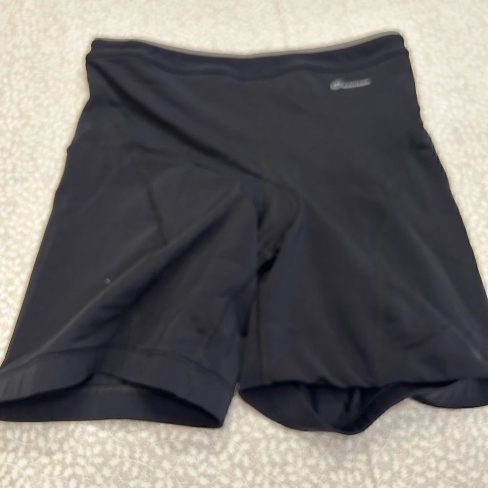 Nautilus Medium black shorts